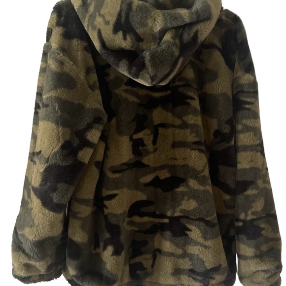Thick, plush and extra soft,  camo hoodie - Picture 3 of 5
